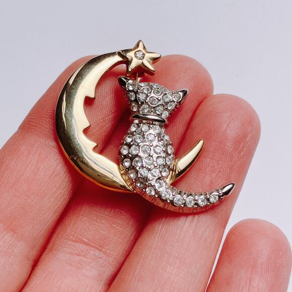 Rhinestone Cat on Crescent Moon Brooch Gold Tone Silver Tone Celestrial Jewelry - Picture 3 of 9